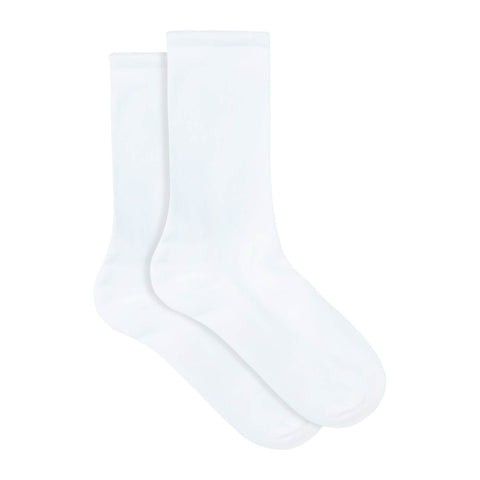 Underworks women's white cotton-rich, crew length socks shown out of packaging.  Underworks women's white cotton-rich, crew length socks shown out of packaging.