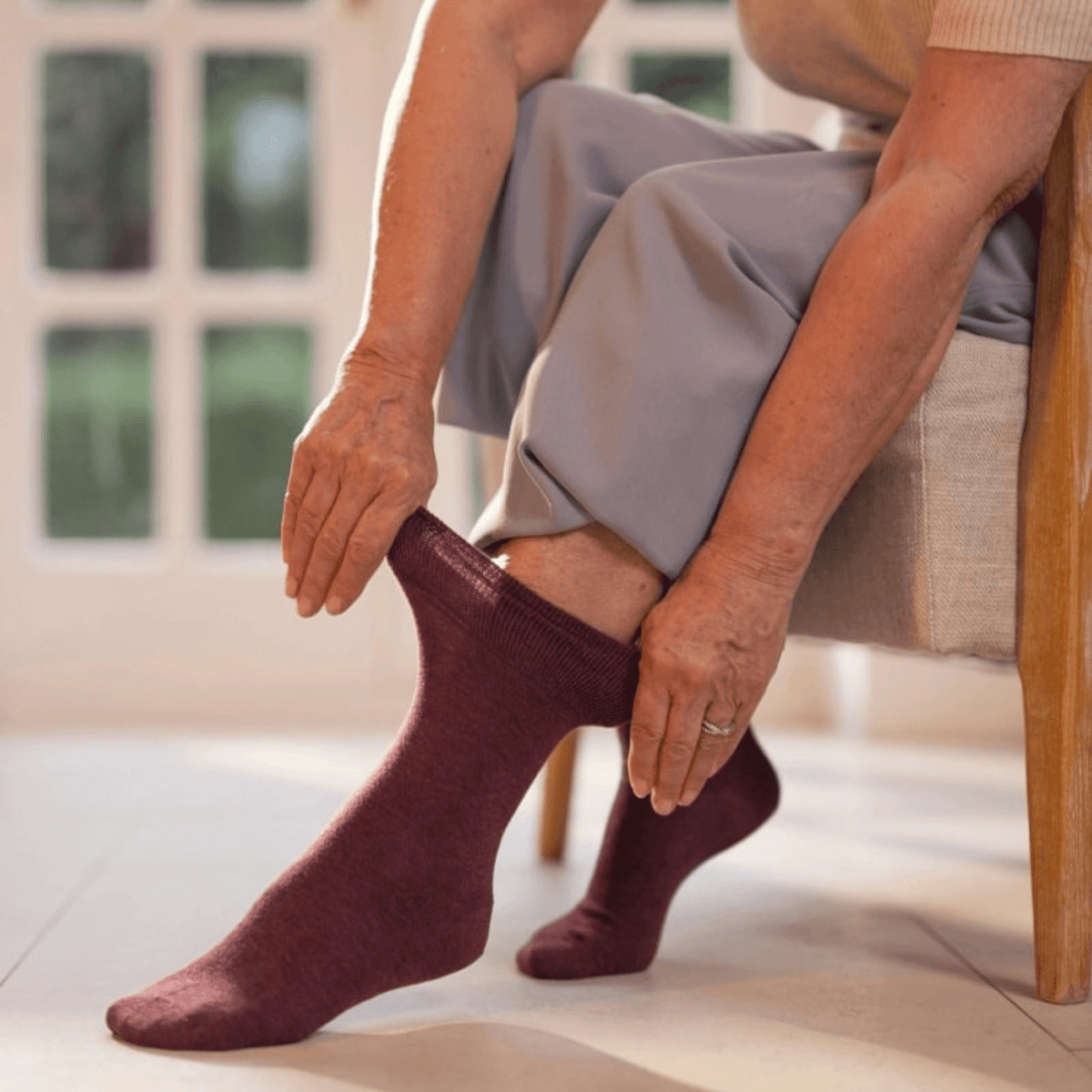IOMI FOOTNURSE Women's Gentle Grip Diabetes Socks 3pk