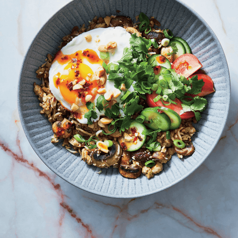 'CSIRO Low-Carb Diabetes Every Day' cookbook: Chicken and Mushroom Nasi Goreng with Cauliflower Rice recipe picture.